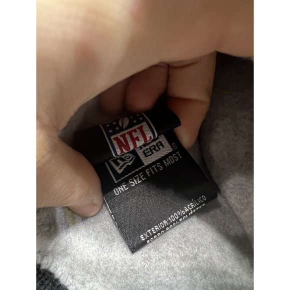 New Era Tennessee Titans NFL 2021 Salute to‎ Service Black Knit Beanie - Picture 6 of 7